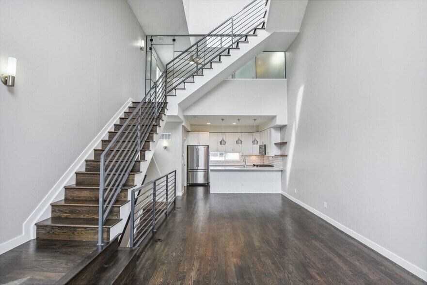 Building Photo - 1551 W 43rd Ave