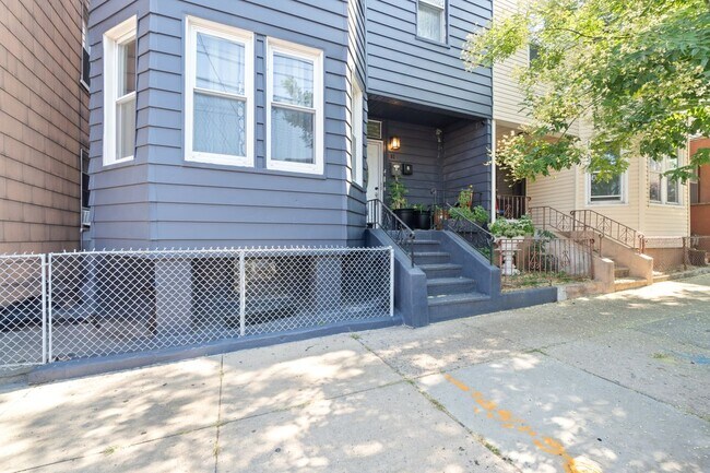 Building Photo - 92 Stuyvesant Ave