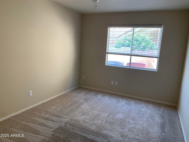 Building Photo - 10366 E Sutton Dr