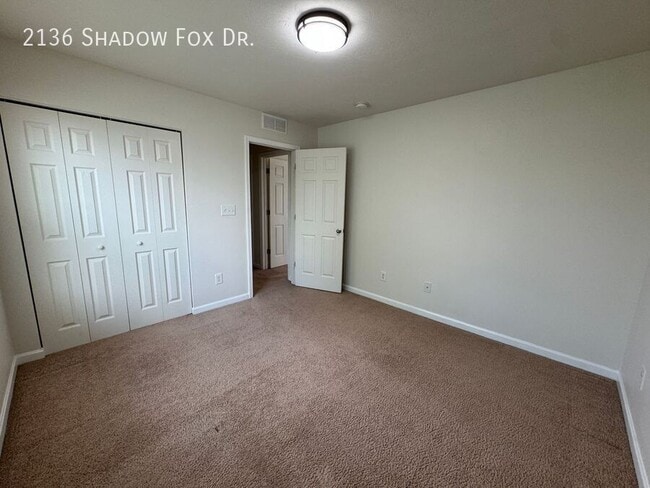 Building Photo - 2136 Shadow Fox Dr