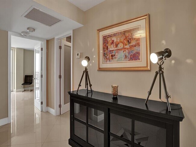 Building Photo - 4280 Galt Ocean Dr