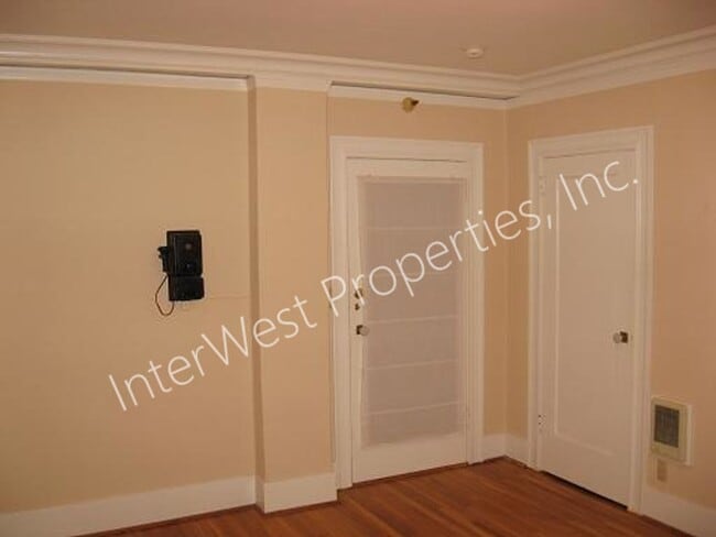 Building Photo - *1ST MONTH'S RENT FREE PROMO & NO HOA MOVE IN/OUT FEES* Studio Unit in the Alphabet Dist w/hardwo...