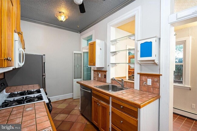 Building Photo - 4018 Roland Ave