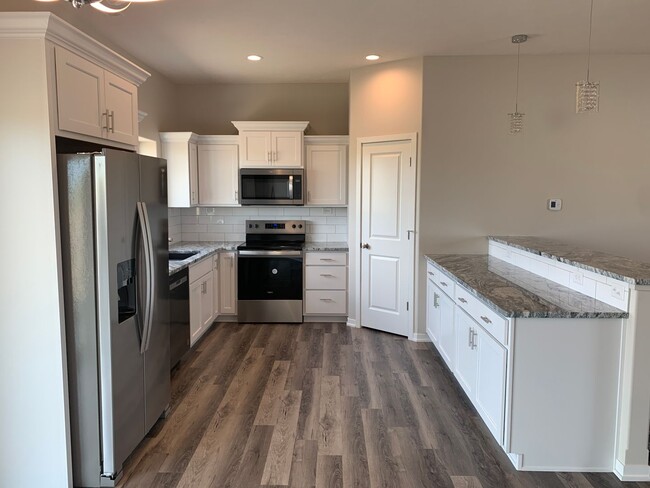 Building Photo - Brand New Spacious 2-Story with 3 bedrooms/2.5 bathrooms in North Lincoln