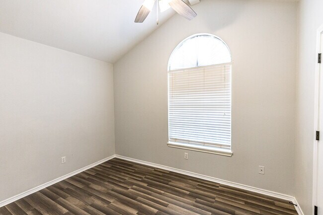 Building Photo - Cute 3 bedroom 2 bath in Frenship School District