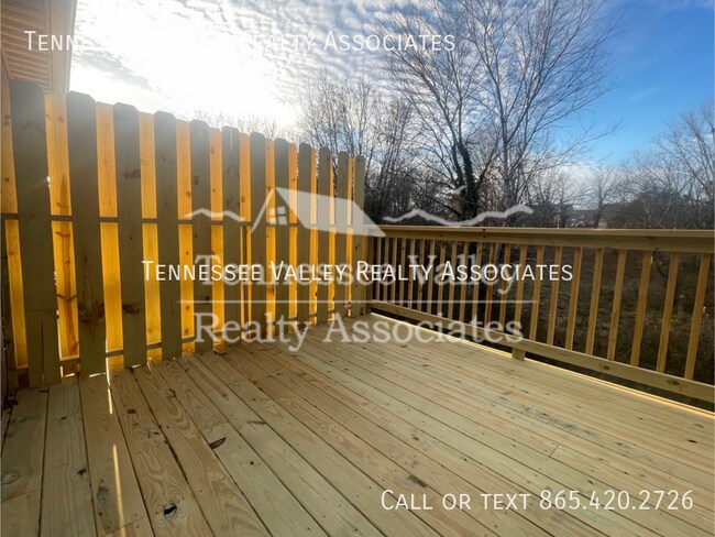 Building Photo - 900 Kirk Ave