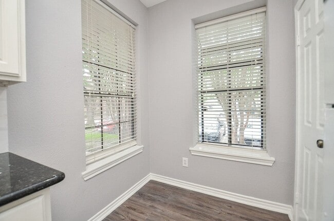 Building Photo - 2255 Braeswood Park Dr