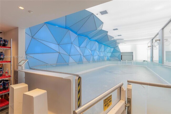 Building Photo - 17975 Collins Ave