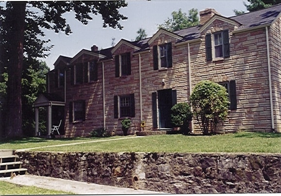 Building Photo - 1205 S Main St