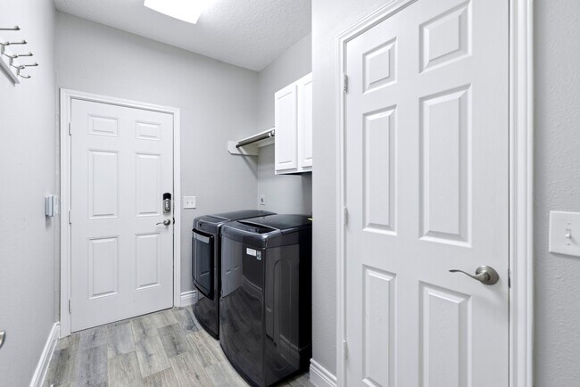 Building Photo - 6231 Presidio Canyon Dr