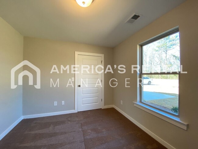 Building Photo - MOVE IN SPECIAL!!! - Wonderful Home for Rent in Talladega, AL... Available to View Now!!! - Sign ...