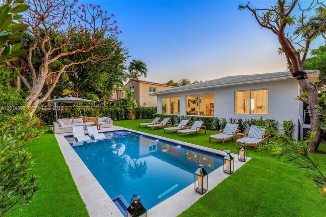 Building Photo - 6145 La Gorce Dr