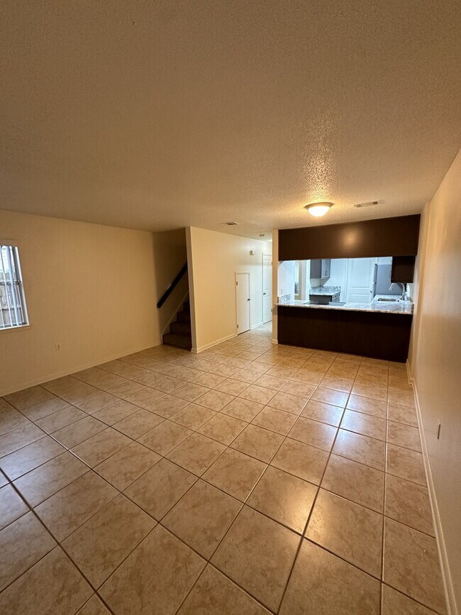 Building Photo - "Charming 2-Bedroom Townhouse in Ft Walton Beach!"