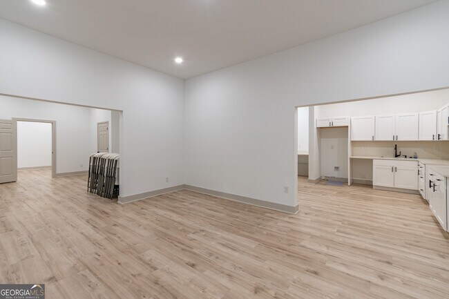 Building Photo - 651 Briarleigh Way