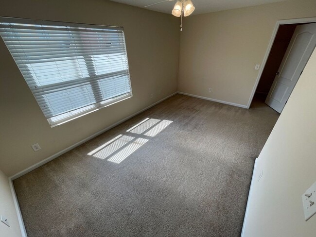 Building Photo - BRIDGEWATER HOME! PRE-LEASING FOR AUGUST 2...