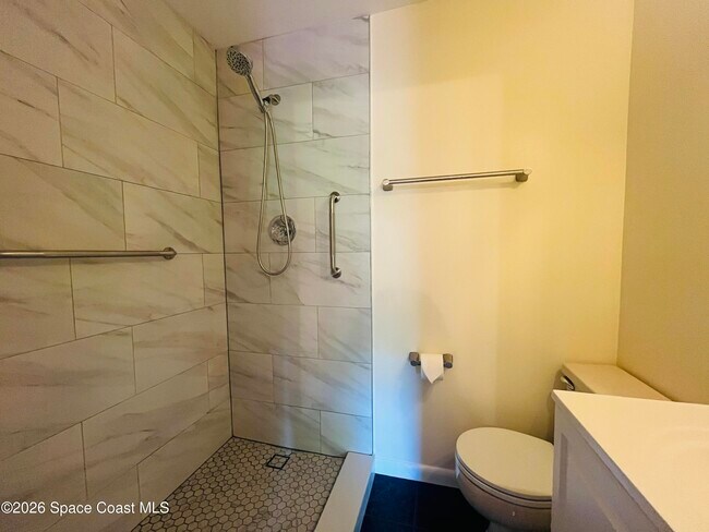 Building Photo - 555 Aster Ct