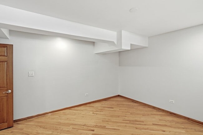 Building Photo - 5203 S Woodlawn Ave