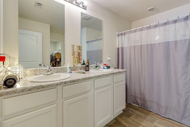 Building Photo - 1034 Limpkin St