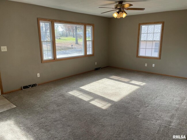 Building Photo - 2806 W 47th St