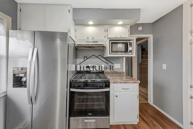 Building Photo - 1st month free with 13 month lease!