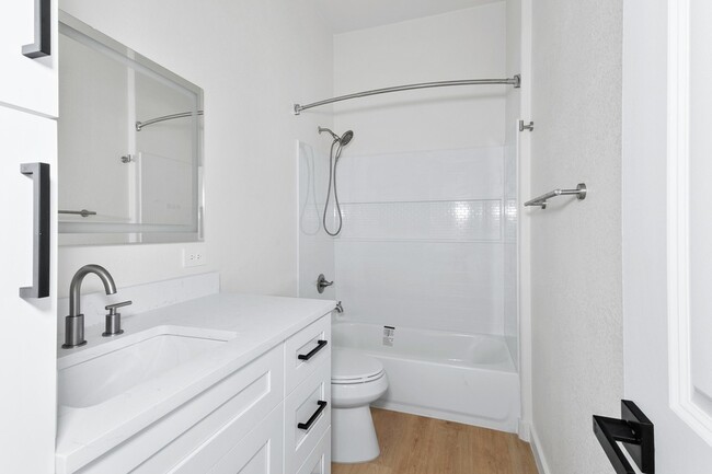 Building Photo - 1325 35th St