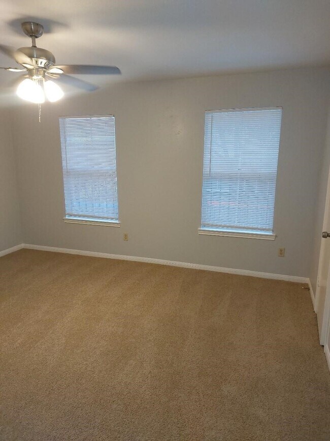 Building Photo - 1846 Hollister St