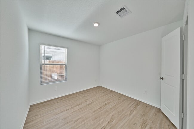 Building Photo - 3799 Solanum Dr