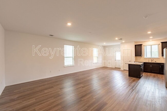 Building Photo - 1520 Holly Lk Dr