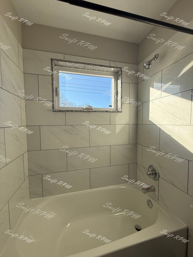 Building Photo - 119 Kickapoo St