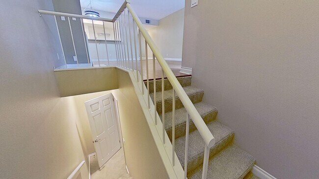 Building Photo - 2 bed/ 2 bath Condo in Goleta-Eucalyptus G...
