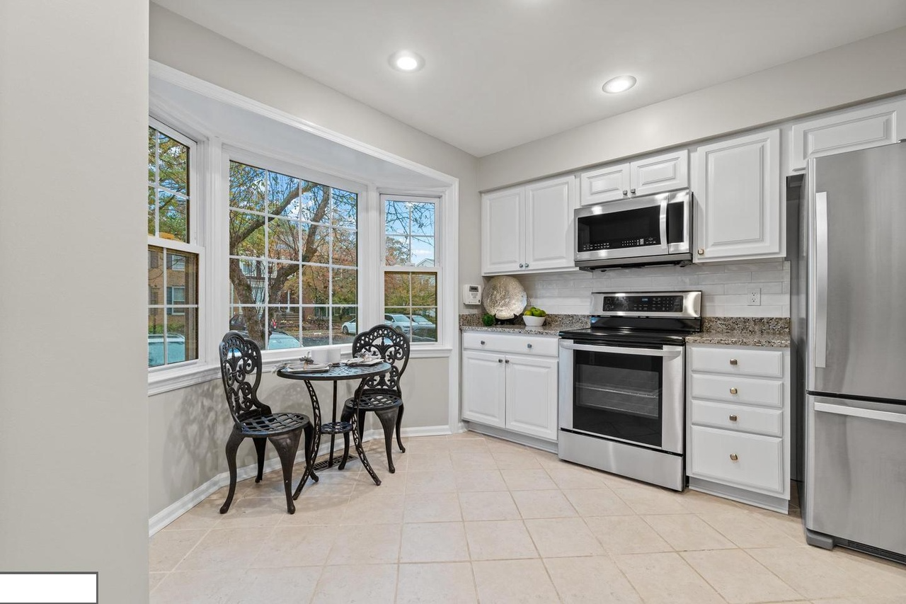 Building Photo - 6141 Summer Park Ln