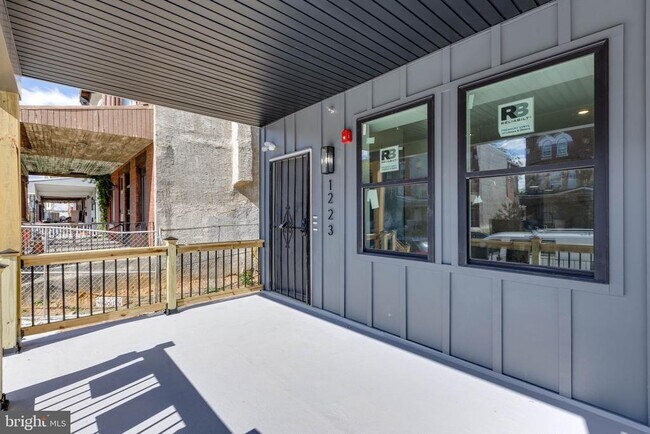 Building Photo - 1223 W Lehigh Ave