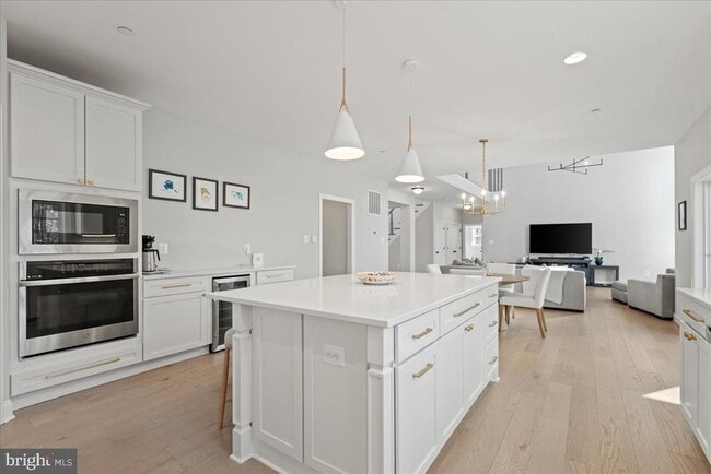 Building Photo - 2061 St Pauls Ct