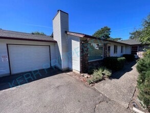 Building Photo - Charming 3-Bed, 2-Bath Retreat in Portland...