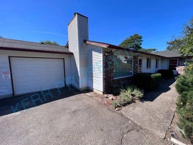 Primary Photo - Charming 3-Bed, 2-Bath Retreat in Portland...