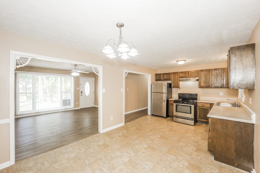Building Photo - 303 Mercer Dr