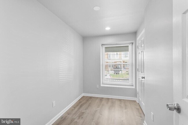 Building Photo - 69 Slocum St