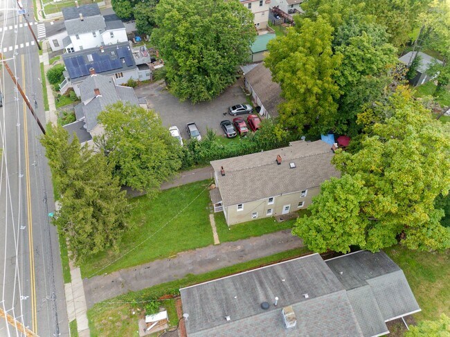 Building Photo - 148 Davenport St