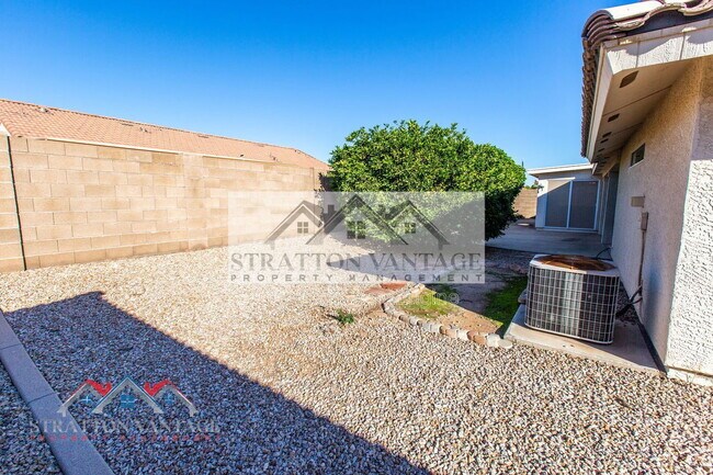 Building Photo - 10864 E Lindner Ave