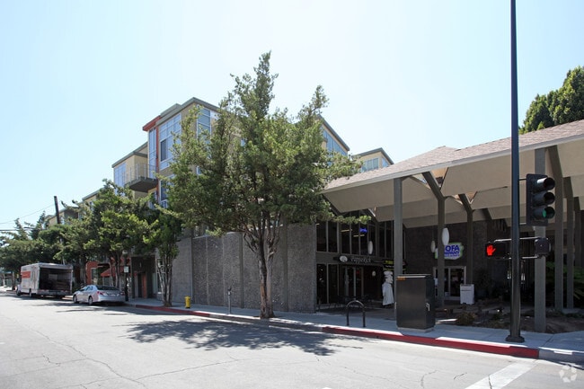 Building Photo - Delacey at Green