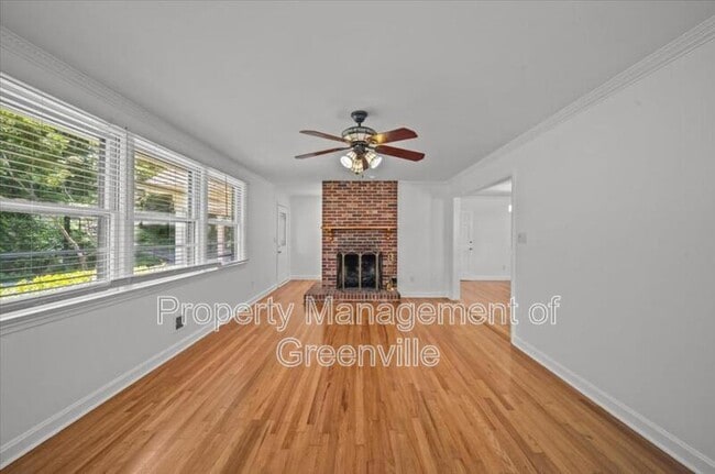 Building Photo - 304 Robin Hood Rd