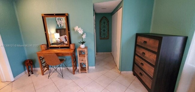 Building Photo - 1679 NE 175th St