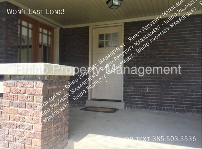 Building Photo - 2 Bedroom/1 Bathroom Triplex in Ogden