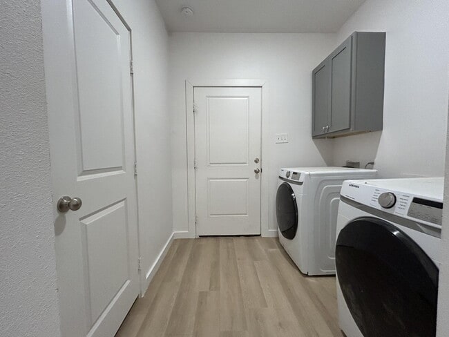 Building Photo - 5703 Kemper St