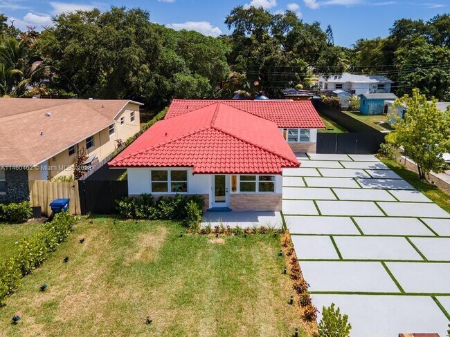 Building Photo - 1521 NE 148th St