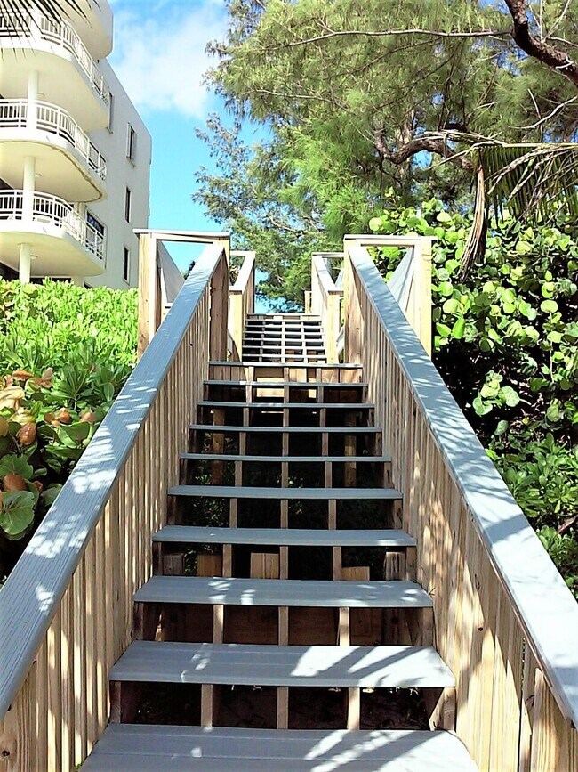 Building Photo - 2121 N Ocean Blvd