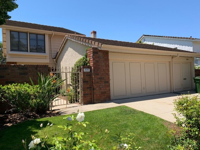 Building Photo - Beautiful, Spacious, 4 bed 2.5 bath home nestled in the Serene, breathtaking Hills of Pacific Pal...