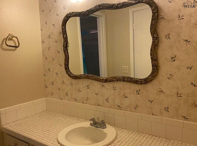 Building Photo - 3512 Fairway Blvd