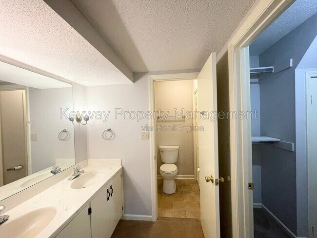Building Photo - 839 Wimbledon Dr