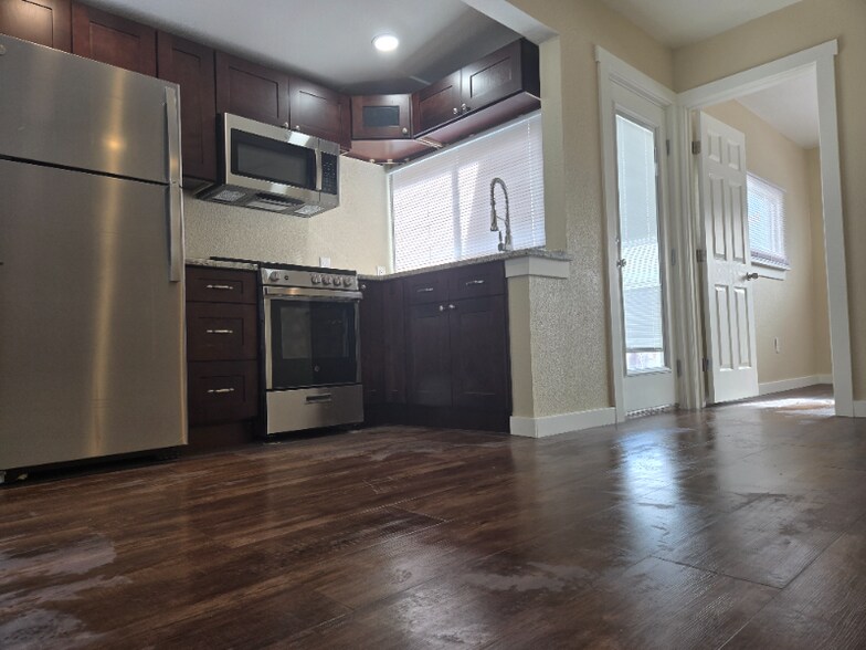 Building Photo - 111 Elbow Ct